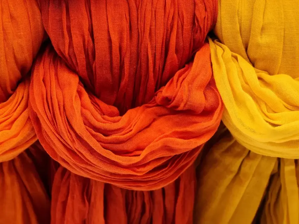 11 tips til at lyddæmpe soveværelset med tekstiler