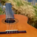 7 måder at bruge akustikpaneler i stuen på