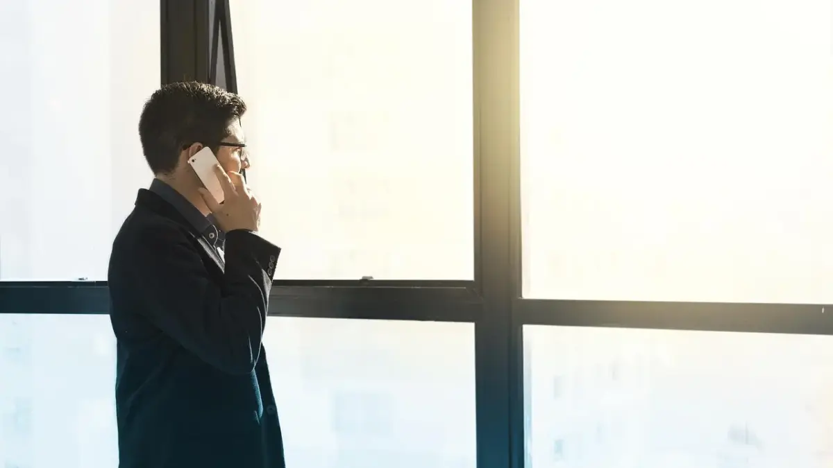 Er det sikkert at svare på telefonnummer 70 21 89 00?