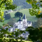 Hvad bruger man nikkel til? Opdag metallet der driver elbiler, rustfrit stål og fremtidens teknologi