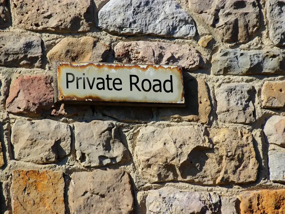 Hvad er ejendomsvurdering? Få styr på værdi, skat og dit boligsalg