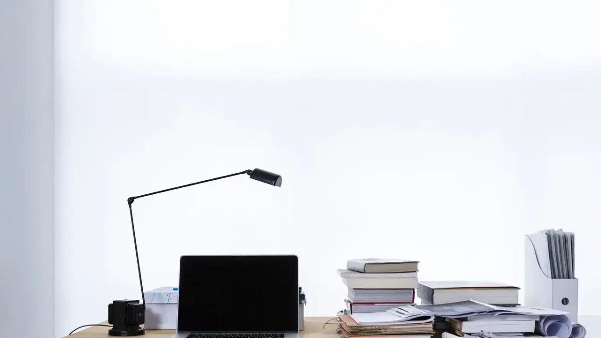 Hvilken belysning skaber diskret, tidløs elegance?