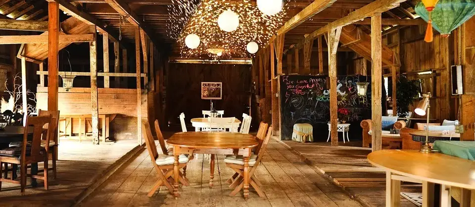 Hvilken størrelse tæppe passer under spisebordet?