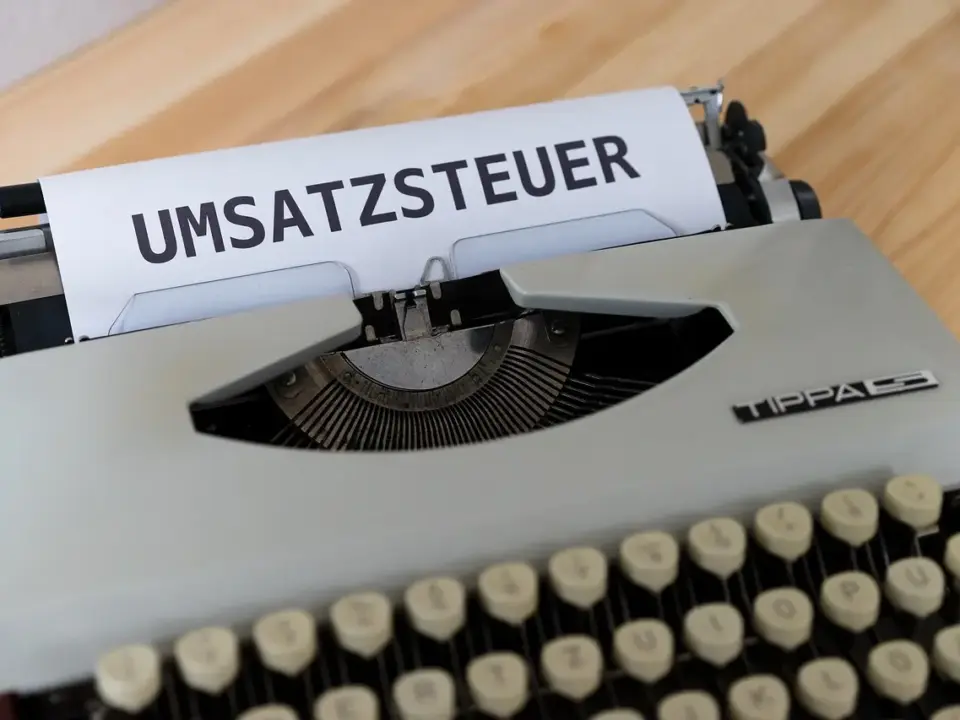 Hvordan beregnes ejendomsværdiskat? - Din enkle guide til beregning, fradrag og besparelser