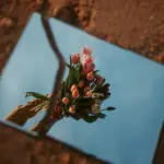 Hvordan placerer du spejle for at få mere lys i gangen?