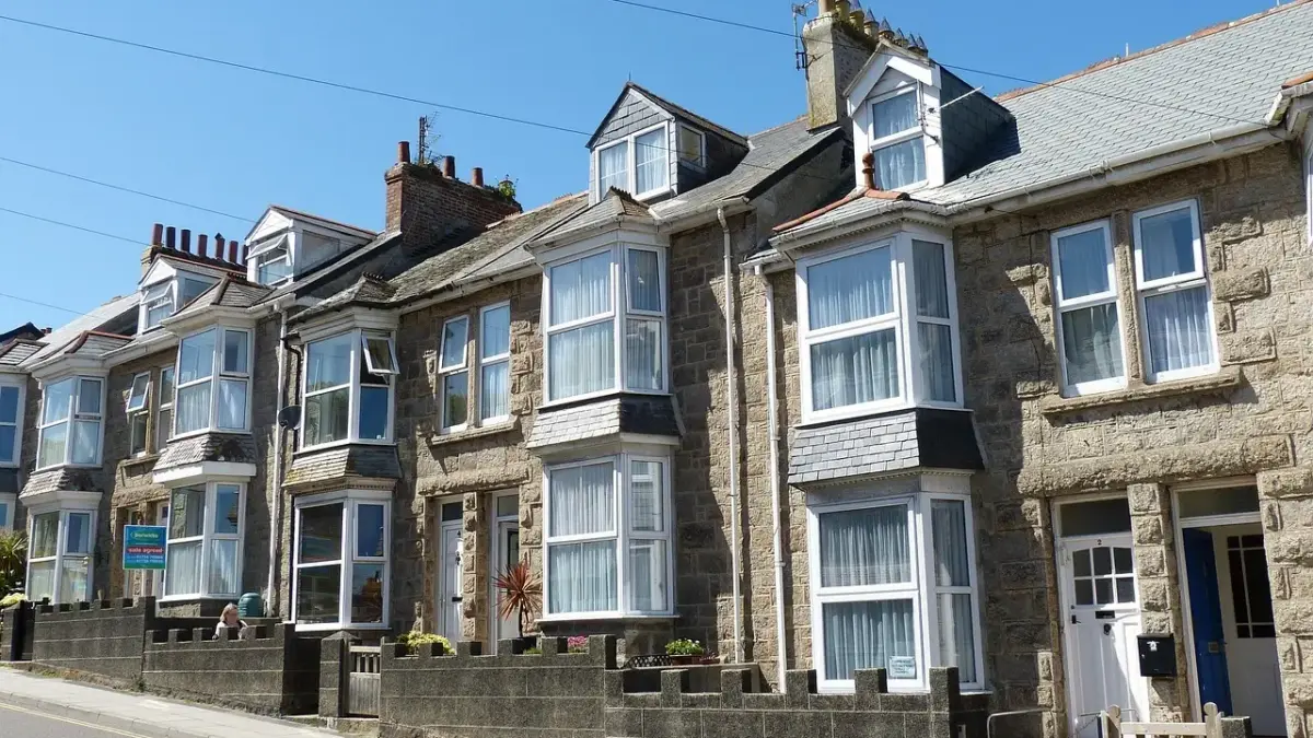 Indretning af karnap: siddeplads, lys og opbevaring