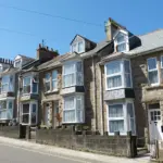 Indretning af karnap: siddeplads, lys og opbevaring