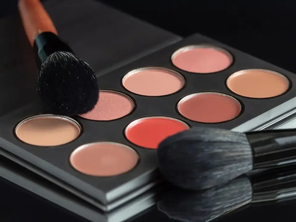 Møbelplacering i den lille stue: sådan gør du