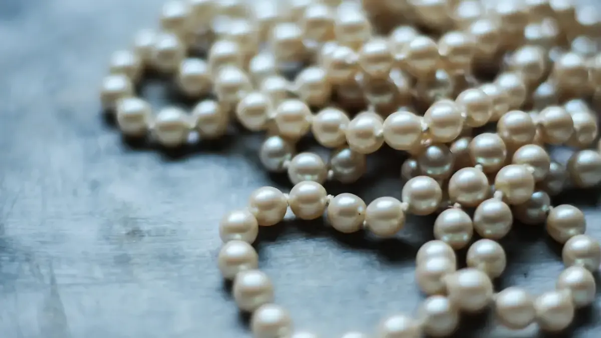 Perlemorsbestik: hvad gør det til underspillet luksus?